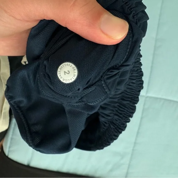 Lululemon Athletica Navy LR 2.5 Hotty Hot Shorts - Picture 7 of 7